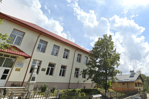 Profesorul unei școli din Prahova a fost bătut de tatăl unui elev. Agresorul a fost reținut