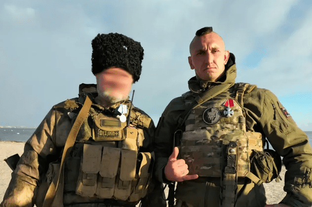 Un fost luptător de MMA plin de tatuaje cu simboluri neonaziste, decorat cu Ordinul Curajului pentru „succesul în denazificarea pe frontul din Ucraina”