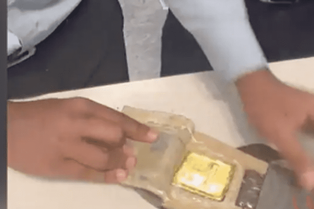 Turist prins cu peste un kilogram de aur ascuns în șlapi, pe un aeroport din India