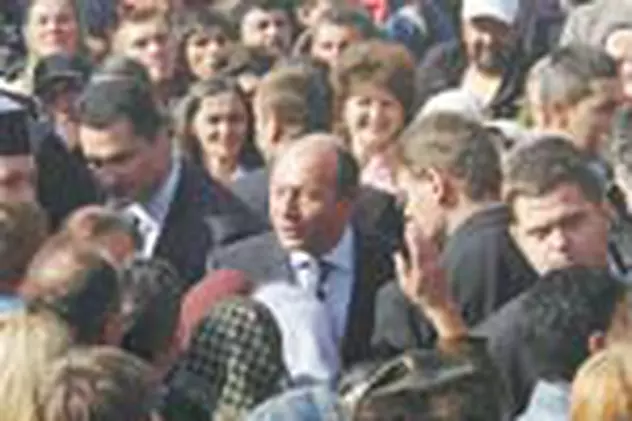 Ce risca Basescu in 'baile de multime'