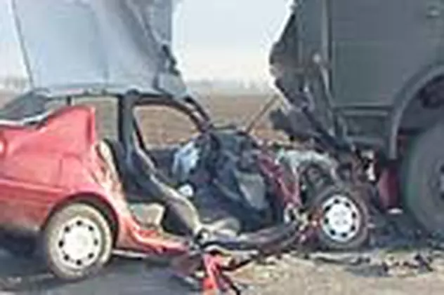 Trei persoane au murit in doua accidente rutiere