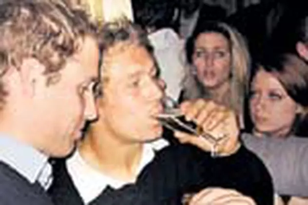 William si Harry isi ineaca amarul in alcool