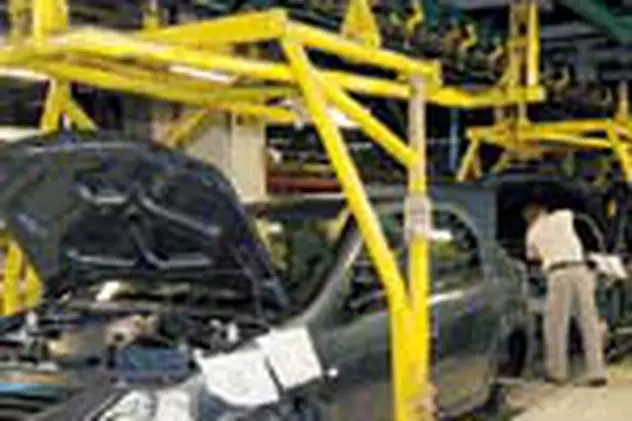 Aproape 1.000 de salariati de la Dacia au spart greva
