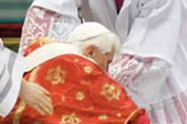 Papa Benedict al XVI-lea a facut buf!