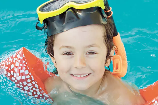 Înotul, sportul ideal pentru copii