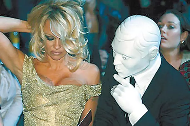 Mascatul de lângă Pamela e Michael Jackson