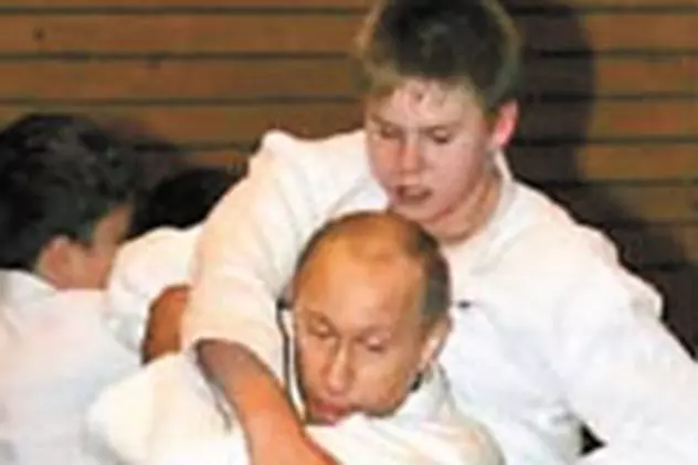 Putin şi-a lansat un DVD cu instrucţiuni de Judo