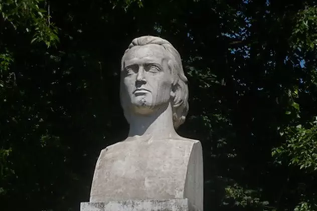 Încă un bust al lui Eminescu a fost vandalizat în Republica Moldova