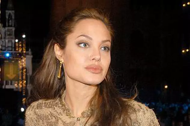 Angelina Jolie slăbeşte cu ajutorul jocurilor video