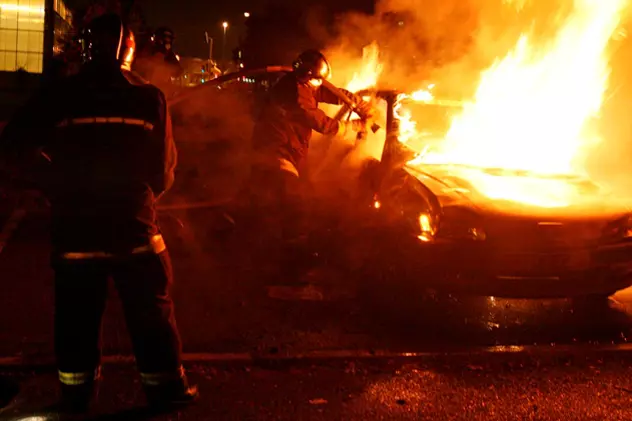 Maşina unui român, incendiată în Italia