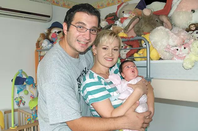 Claudiu Bogdan şi Cristina Coca au ales trei perechi de naşi pentru fetiţa lor