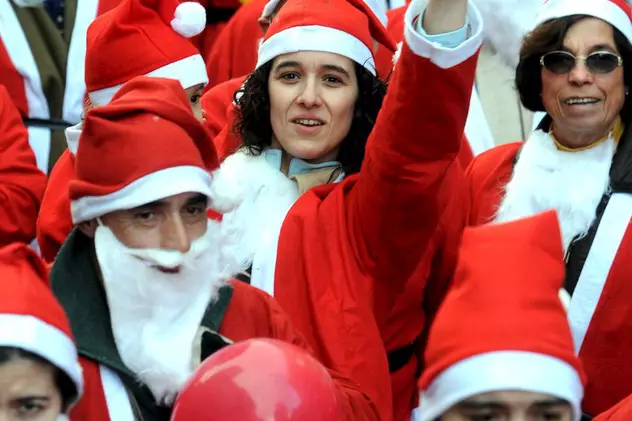 4.000 de Moşi Crăciun vor oferi cadouri în centrul Capitalei