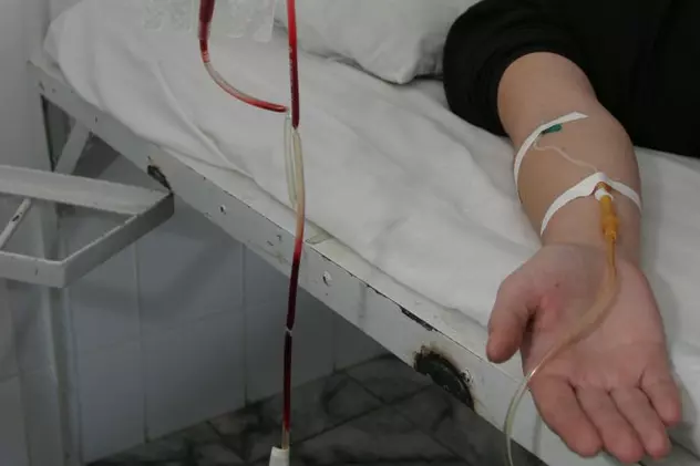 În pragul sărbătorilor, românii stau la cozi să doneze sânge