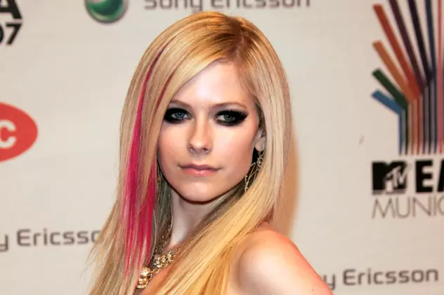 Teoria care a incendiat internetul: Avril Lavigne a murit în urmă cu 14 ani și a fost înlocuită cu o clonă