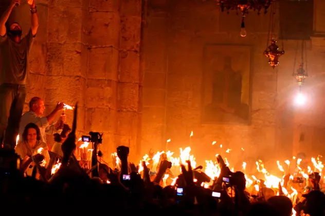 Patriarhul României aduce lumina de la Ierusalim cu charterul