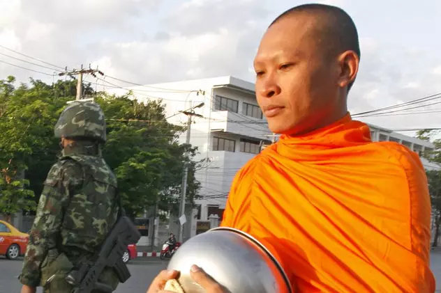 Ghidul bunelor maniere pentru călugării gay din Thailanda