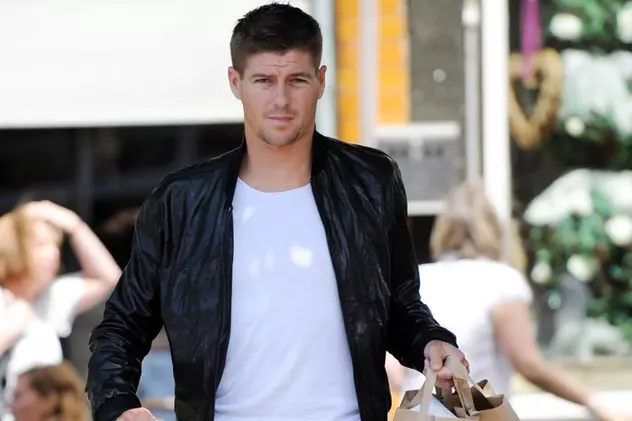 Fotbalistul Steven Gerrard se visează James Bond