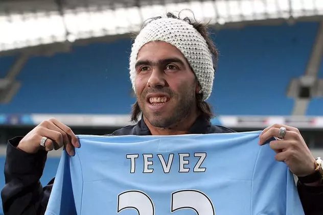 Tevez va evolua la rivala Manchester City