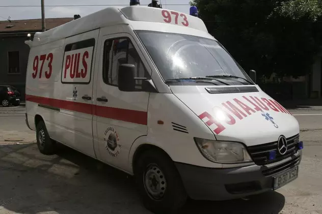 Accident în Vâlcea: Un autocar cu turişti s-a ciocnit cu patru maşini