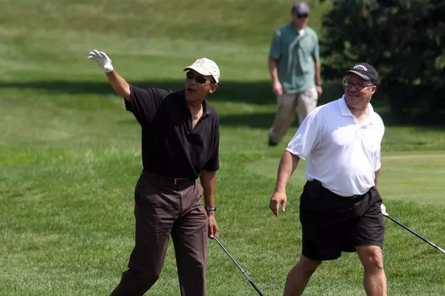 Iată-l pe Obama pe terenul de golf!