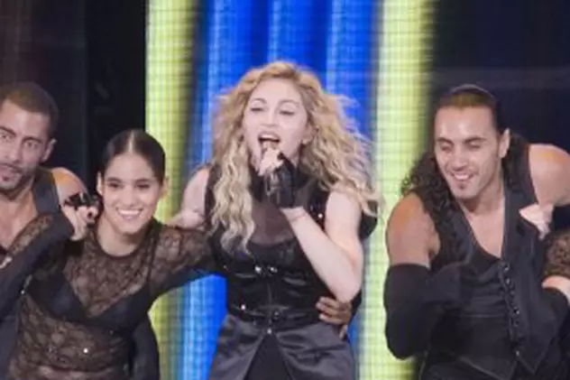 VIDEO / Copiii Madonnei s-au ”dat în spectacol” pe scenă, în Israel