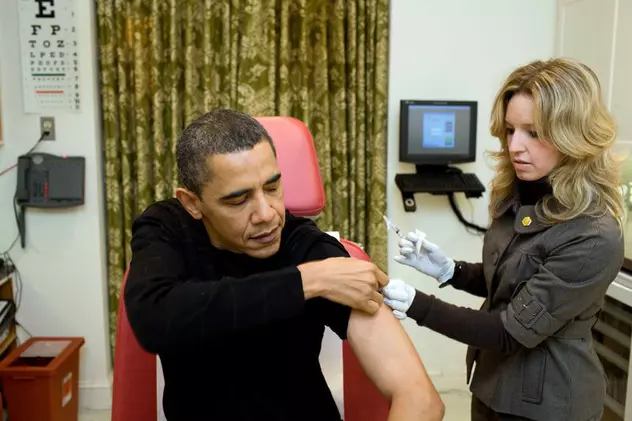 Michelle şi Barack Obama s-au vaccinat împotriva gripei porcine