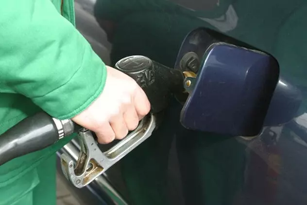 Petrom a majorat preţul carburanţilor