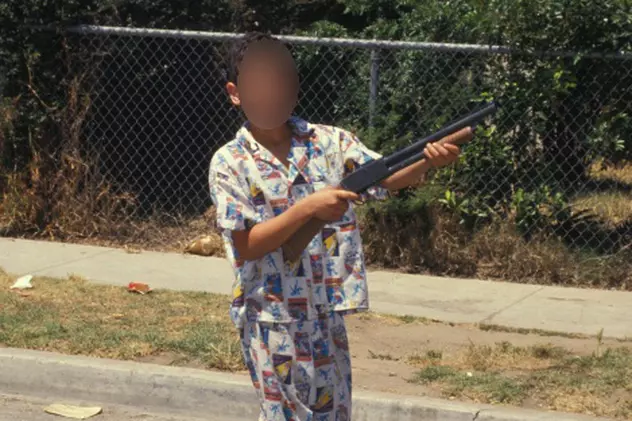 Un puşti de 12 ani a jefuit un magazin cu o armă de jucărie