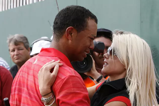Soţia merge să-l ia pe Tiger Woods de la clinică