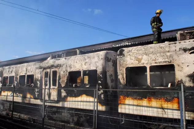 Un tren personal a luat foc