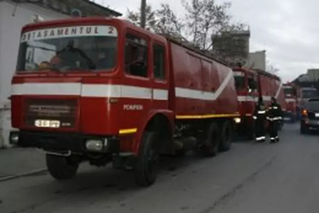O maşină de pompieri, implicată într-un accident pe DN1