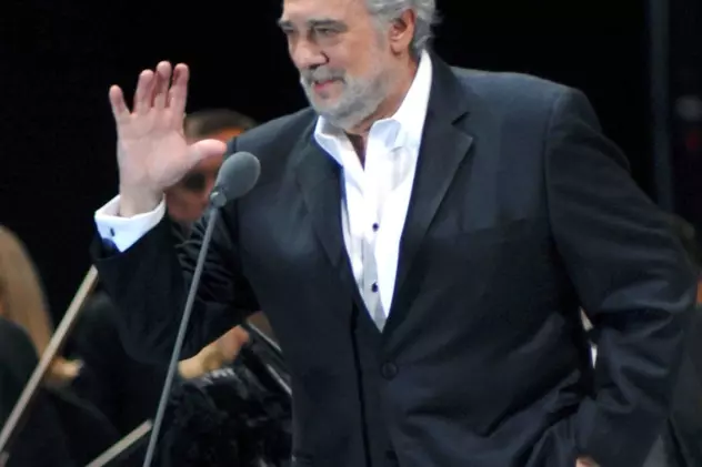 Placido Domingo a revenit pe scenă după operaţia de colon 