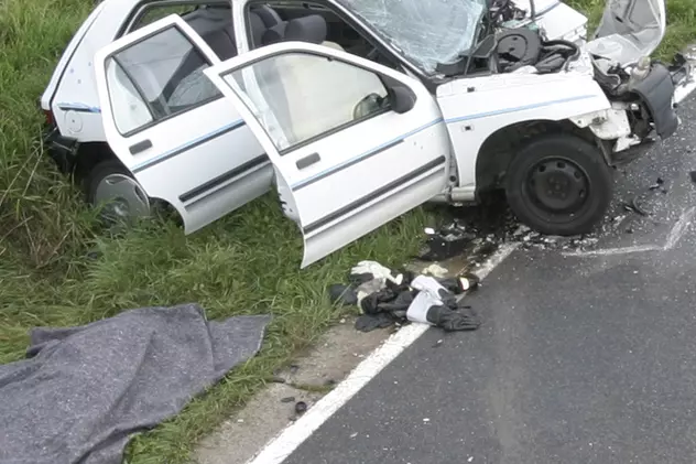 Un şofer de 83 de ani a cazut cu maşina în prăpastie şi nu a păţit nimic