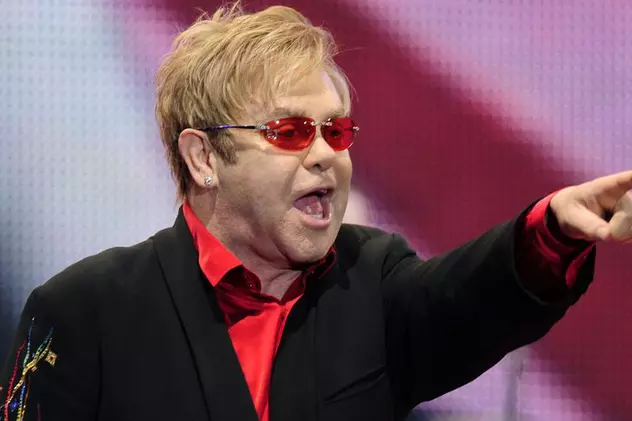 Scena lui Elton John a rănit trei oameni