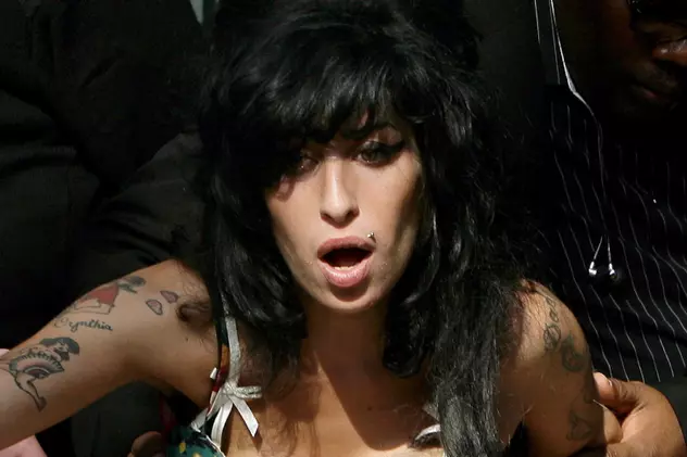 Amy Winehouse, în spital din cauza silicoanelor