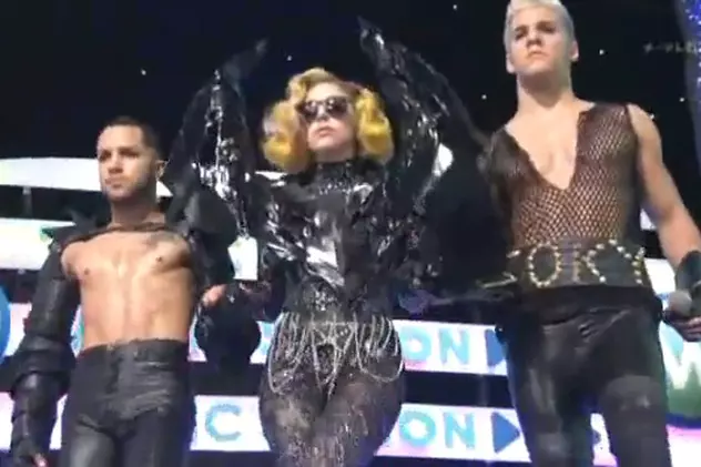Video / Lady GaGa şi-a tras aripi de liliac
