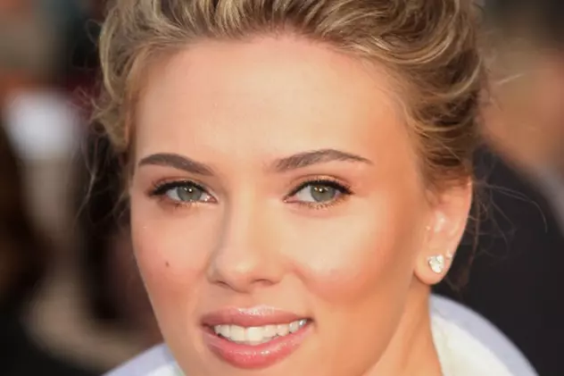 Scarlett Johansson adoră cheeseburgerii 