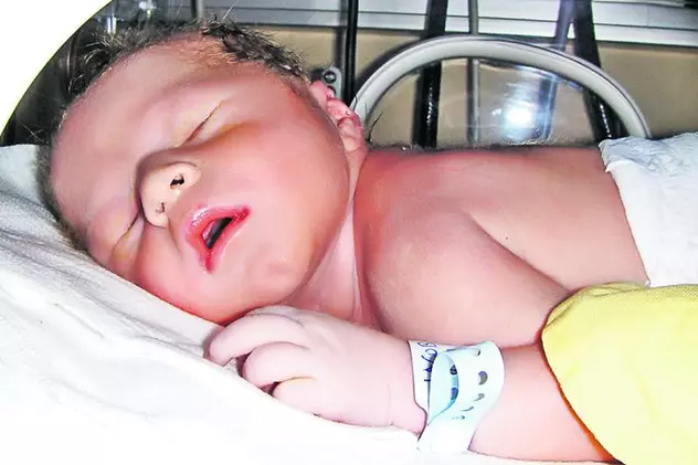 Copilul Monicăi Iacob-Ridzi a stat trei zile în incubator