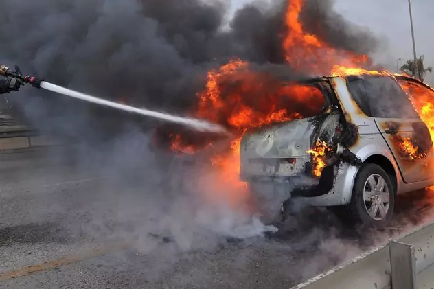 Maşina unui român incendiată de o mână criminală, în Italia