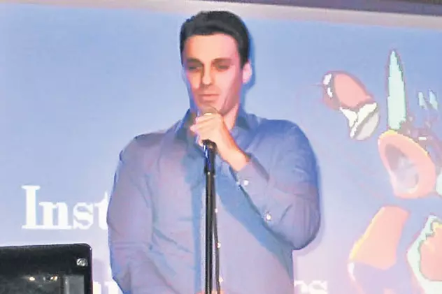 Mircea Badea face show la karaoke