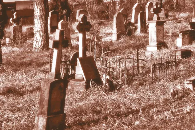 Femeile din Suceava: "Strigoii ies din cimitir şi plâng pe la uşile caselor"