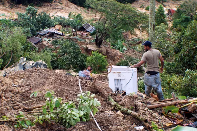 18 morţi în urma alunecărilor de teren, în Indonezia