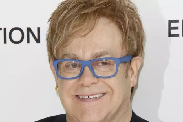 Elton John are o cameră specială în care-şi ţine lumânările parfumate