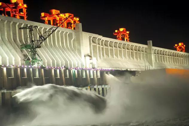 Cel mai mare baraj din lume stă să "explodeze"