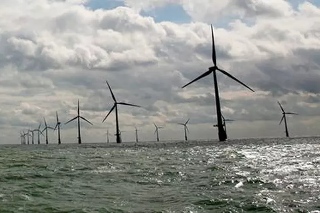 Marea Britanie a inaugurat cel mai mare parc eolian marin