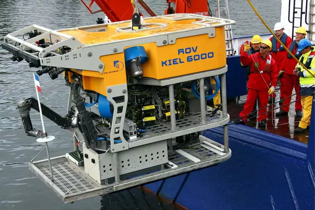 Canadienii au creat robotul care poate primi comenzi sub apă