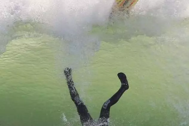 Un surfer american a murit în urma atacului unui rechin în California
