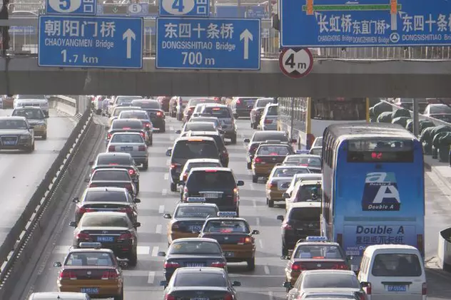 Accident în lanţ în care au fost implicate peste o sută de maşini, în China