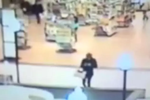 Femeia care a căzut în fântâna din mall îi dă în judecată pe paznici. Vezi de ce!