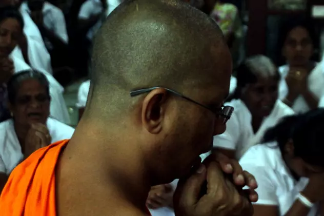 Călugăr budist, primul arestat după instituirea unei legi care interzice fumatul în Bhutan